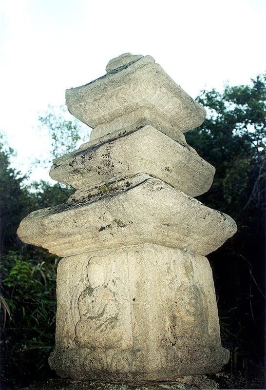 노학동 삼층석탑 — 삼층석탑의탑신부