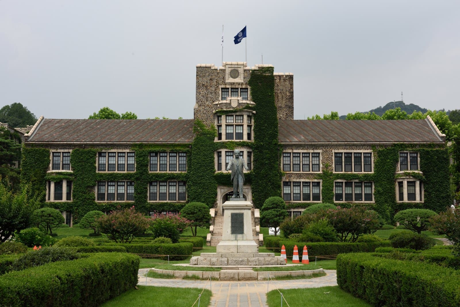 연세대학교 언더우드관·스팀슨관·아펜젤러관 — 서울 연세대학교 언더우드관 — 서울 연세대학교 언더우드관_전경1 (촬영년도 : 2015년)
