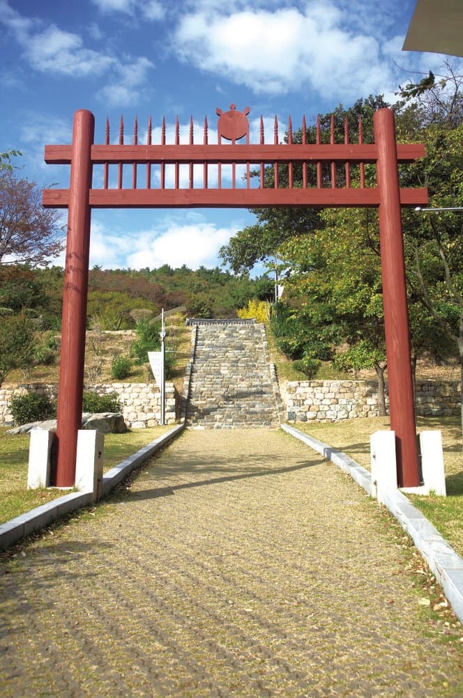 여수 충민사 — 여수 충민사 - 홍살문