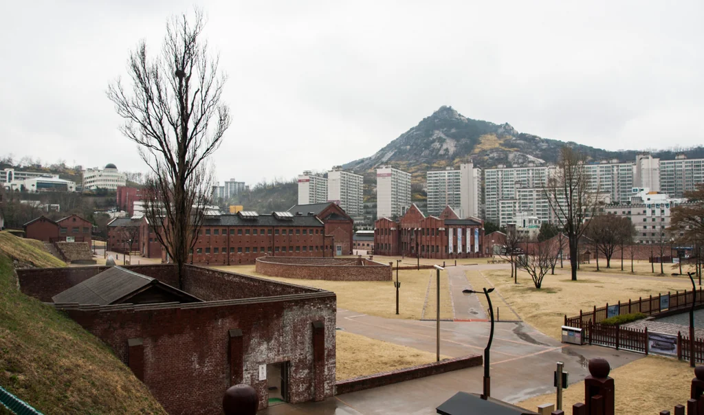 독립운동가와 민주화운동 인사들이 수감되었던 서대문형무소의 현재 전경
