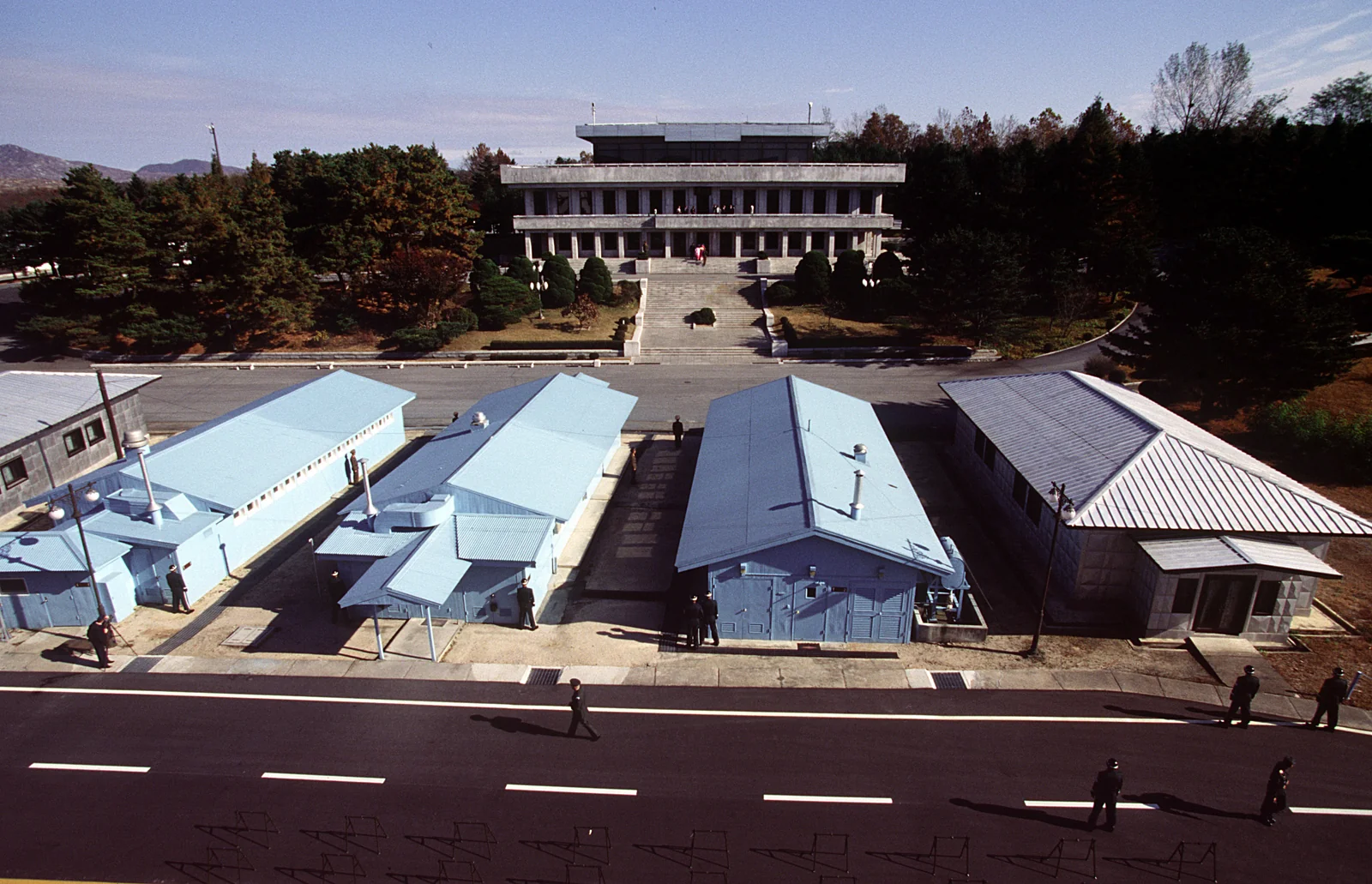 한국전쟁 정전 체제와 남북 대화의 상징 공간인 판문점 공동경비구역의 1998년 모습